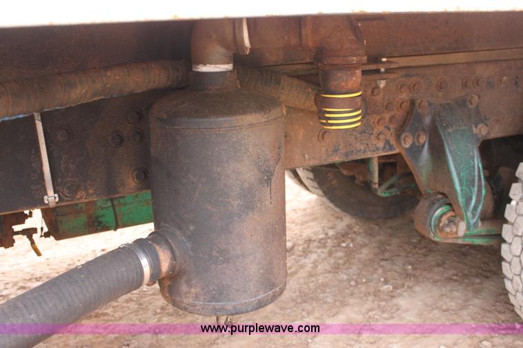 image for item F8641 2000 Sterling A9500 vacuum truck