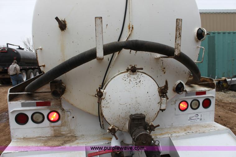 image for item F8641 2000 Sterling A9500 vacuum truck