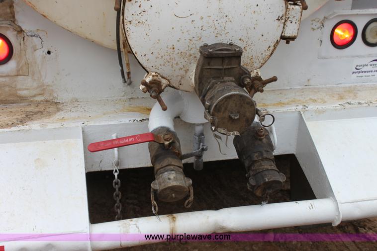 image for item F8641 2000 Sterling A9500 vacuum truck