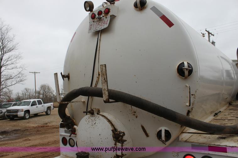 image for item F8641 2000 Sterling A9500 vacuum truck