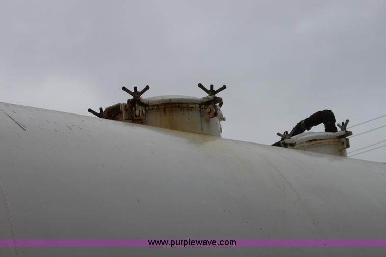 image for item F8641 2000 Sterling A9500 vacuum truck