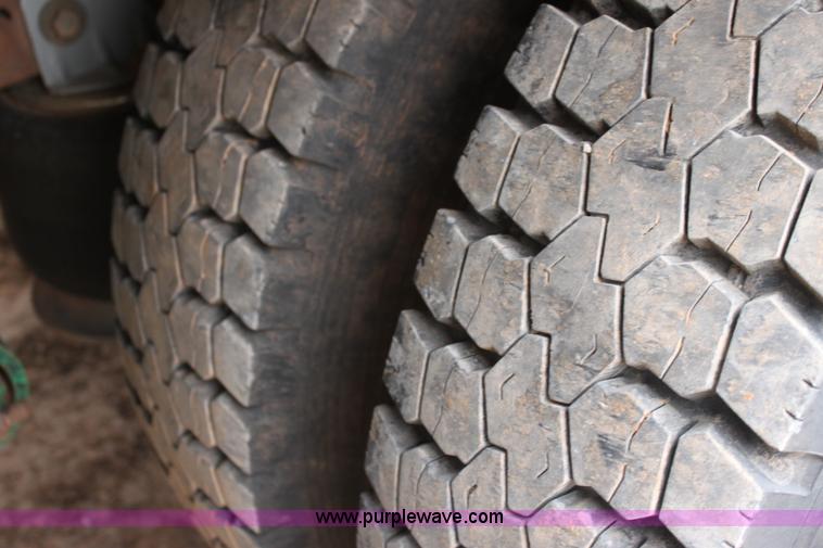 image for item F8641 2000 Sterling A9500 vacuum truck