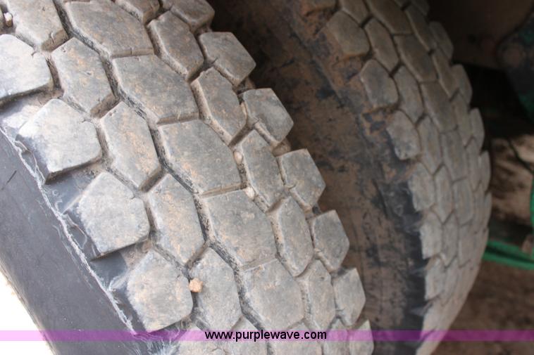 image for item F8641 2000 Sterling A9500 vacuum truck