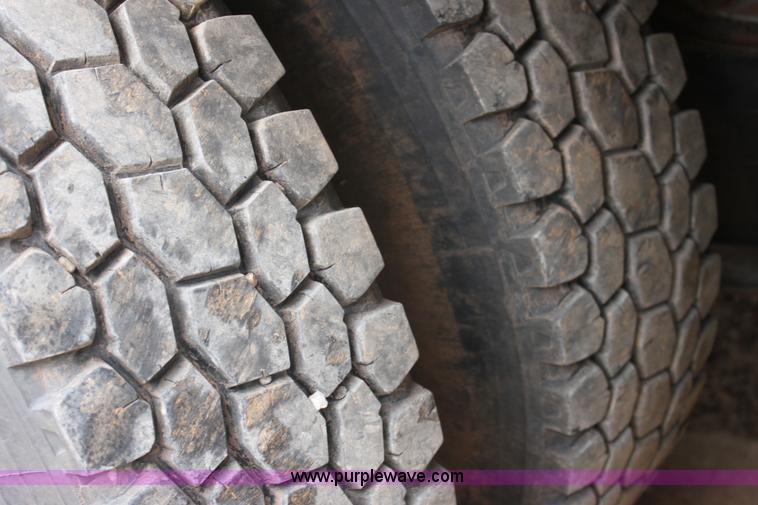 image for item F8641 2000 Sterling A9500 vacuum truck