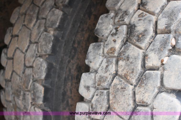 image for item F8641 2000 Sterling A9500 vacuum truck