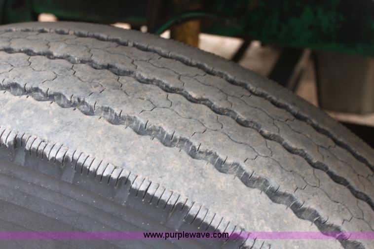 image for item F8641 2000 Sterling A9500 vacuum truck