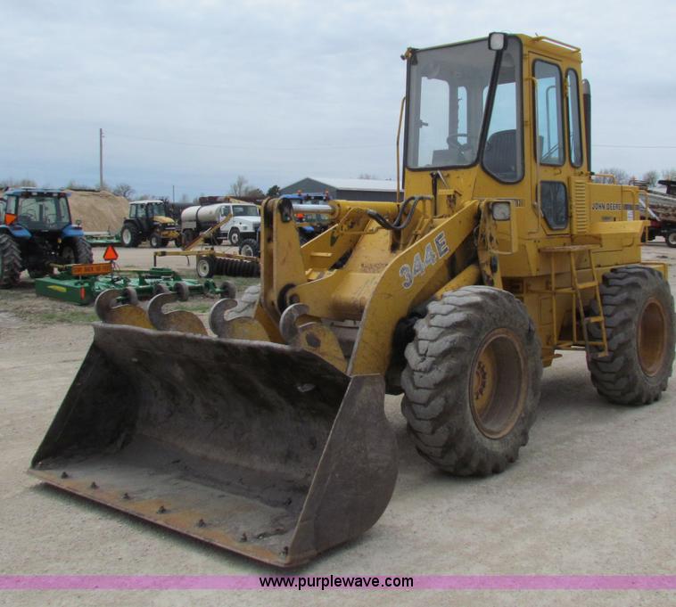 image for item F8643 1989 John Deere 344E wheel loader