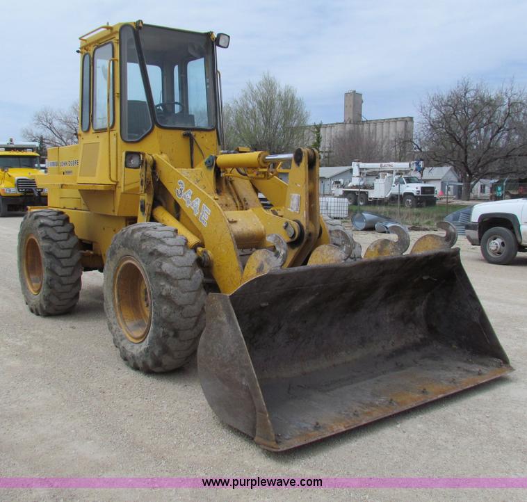 image for item F8643 1989 John Deere 344E wheel loader