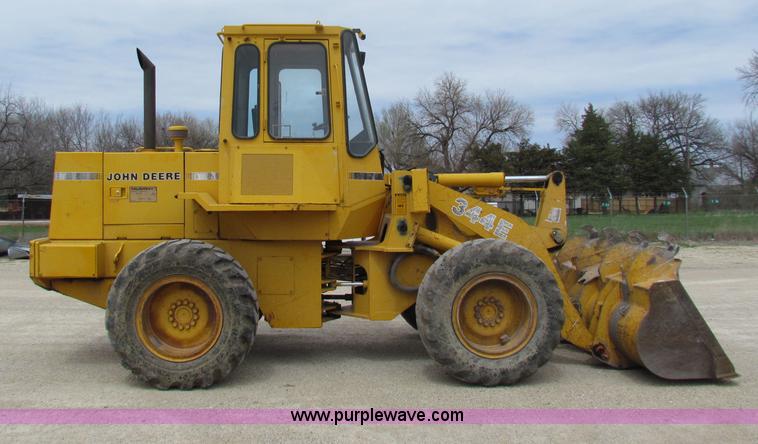 image for item F8643 1989 John Deere 344E wheel loader
