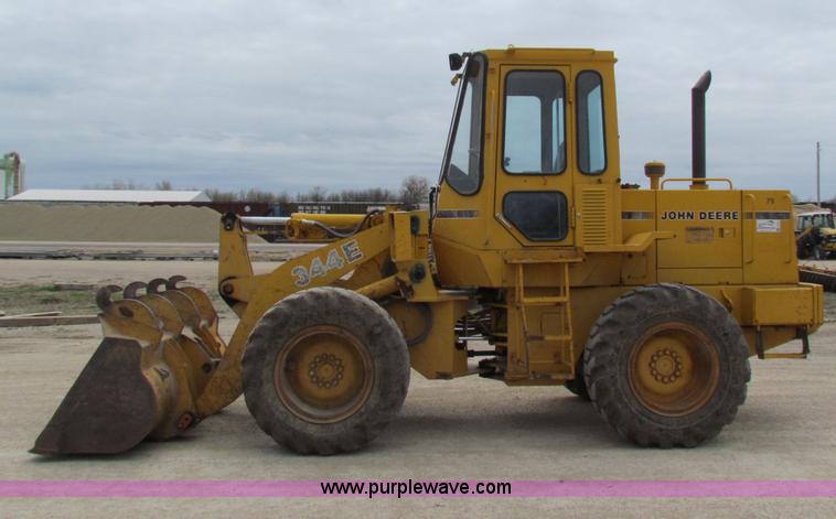 image for item F8643 1989 John Deere 344E wheel loader