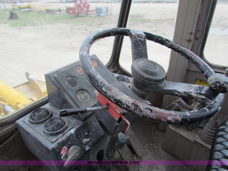 image for item F8643 1989 John Deere 344E wheel loader