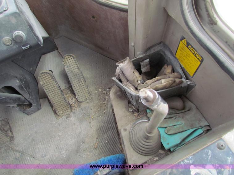 image for item F8643 1989 John Deere 344E wheel loader