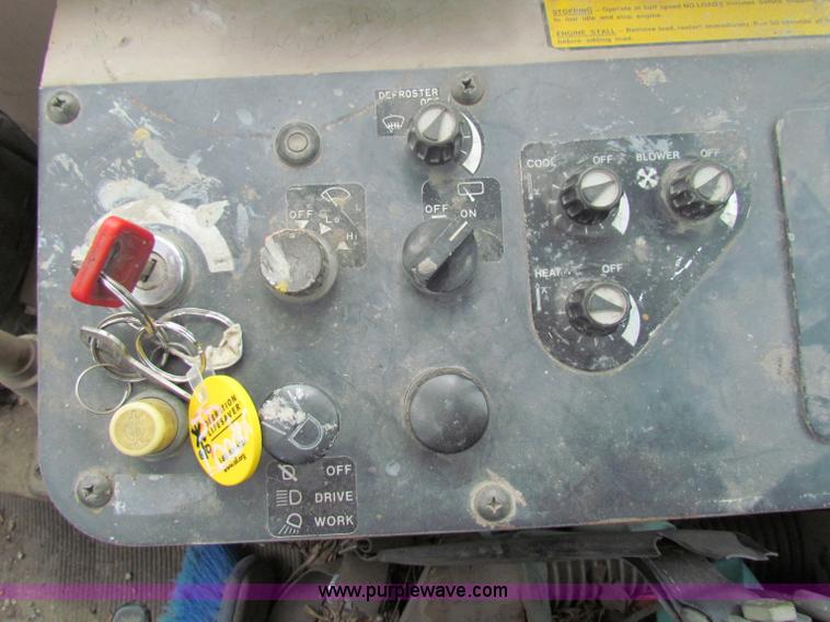 image for item F8643 1989 John Deere 344E wheel loader