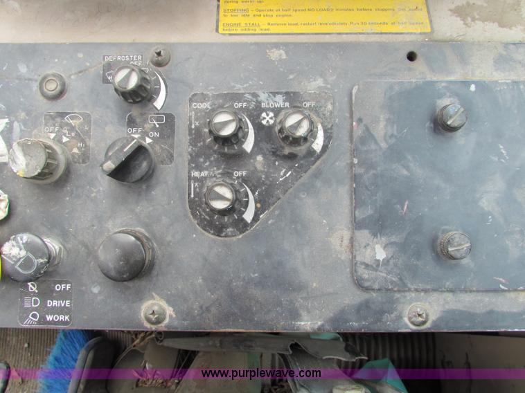 image for item F8643 1989 John Deere 344E wheel loader