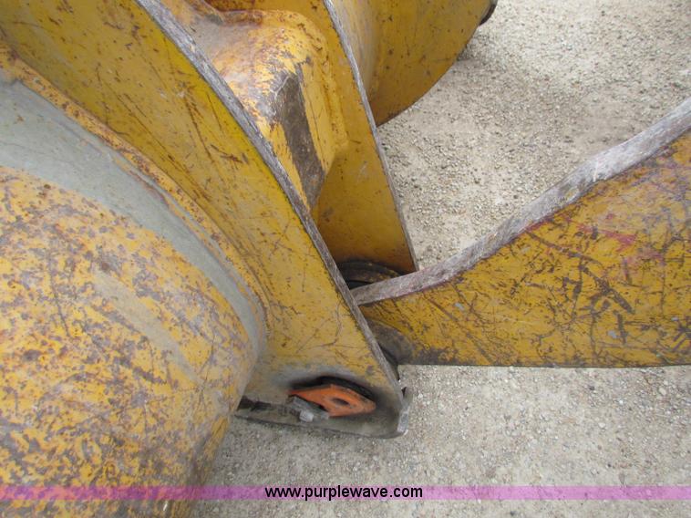 image for item F8643 1989 John Deere 344E wheel loader