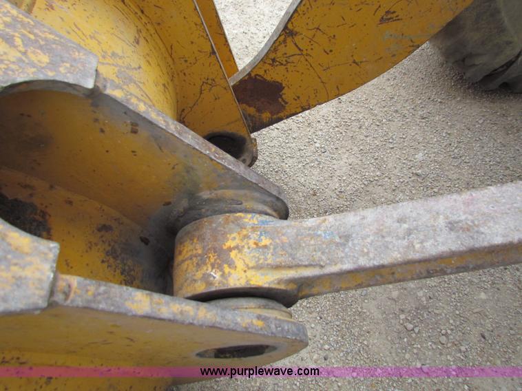 image for item F8643 1989 John Deere 344E wheel loader