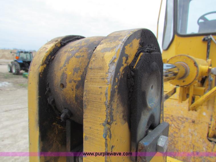 image for item F8643 1989 John Deere 344E wheel loader