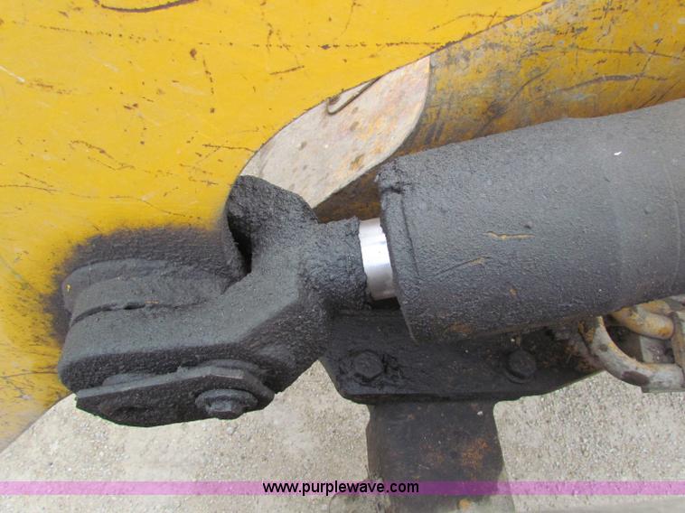 image for item F8643 1989 John Deere 344E wheel loader