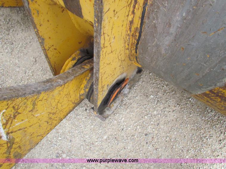 image for item F8643 1989 John Deere 344E wheel loader
