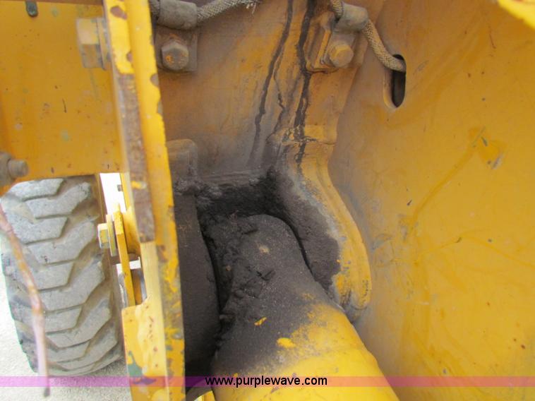 image for item F8643 1989 John Deere 344E wheel loader