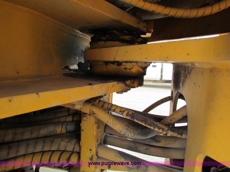 image for item F8643 1989 John Deere 344E wheel loader