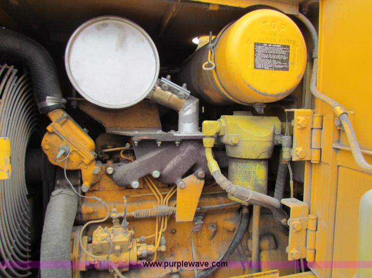 image for item F8643 1989 John Deere 344E wheel loader