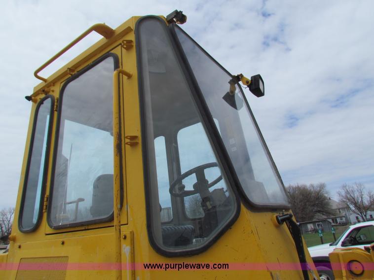 image for item F8643 1989 John Deere 344E wheel loader