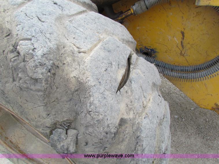 image for item F8643 1989 John Deere 344E wheel loader