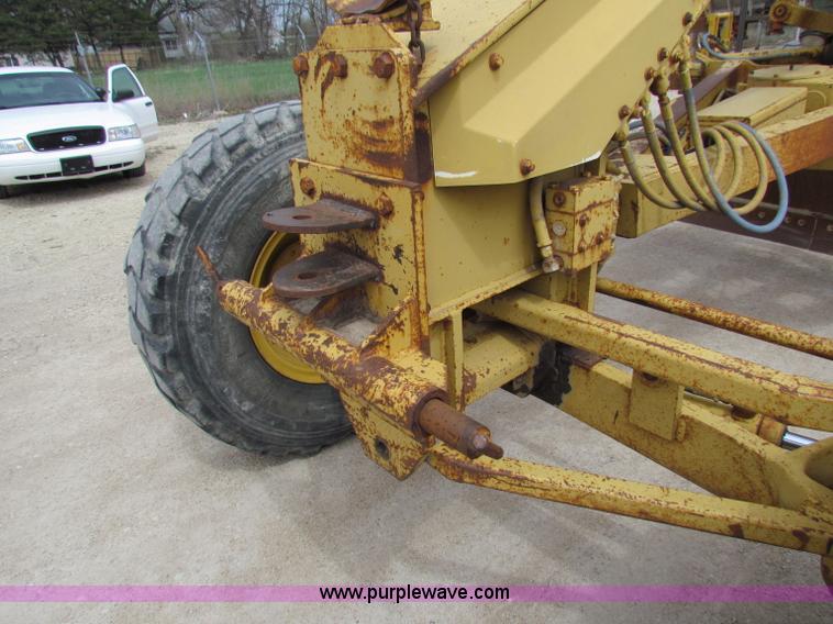 image for item F8644 1980 Caterpillar 120G articulated motor grader