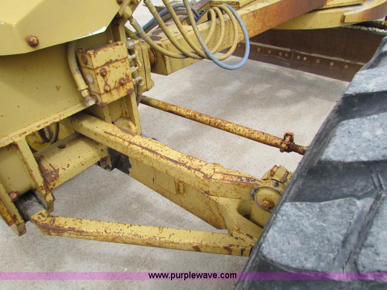 image for item F8644 1980 Caterpillar 120G articulated motor grader