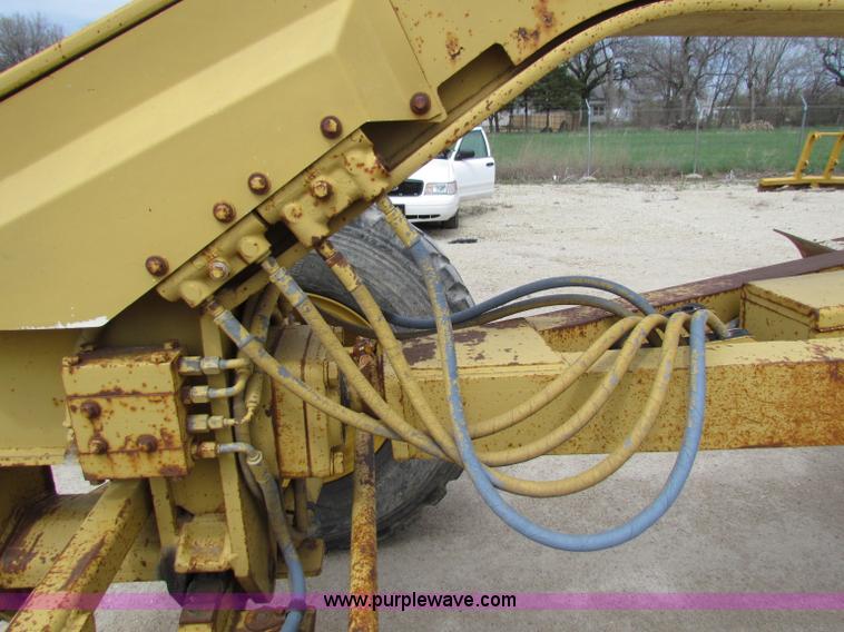 image for item F8644 1980 Caterpillar 120G articulated motor grader