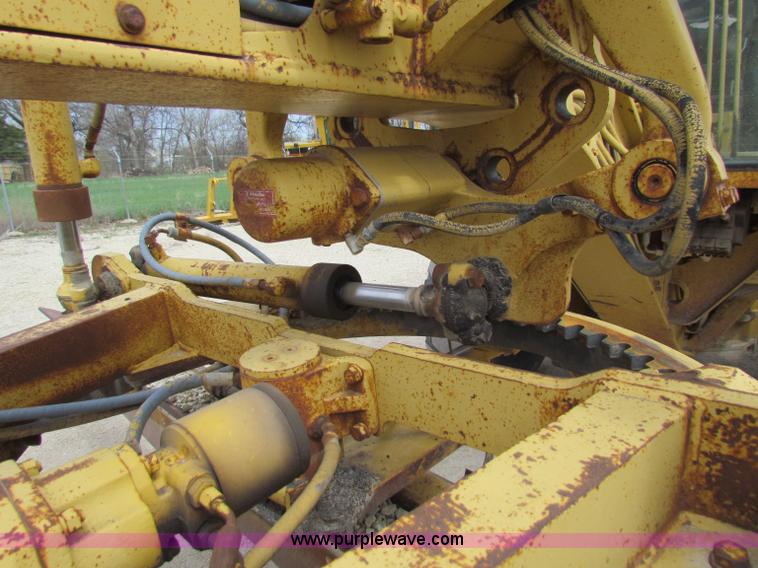 image for item F8644 1980 Caterpillar 120G articulated motor grader