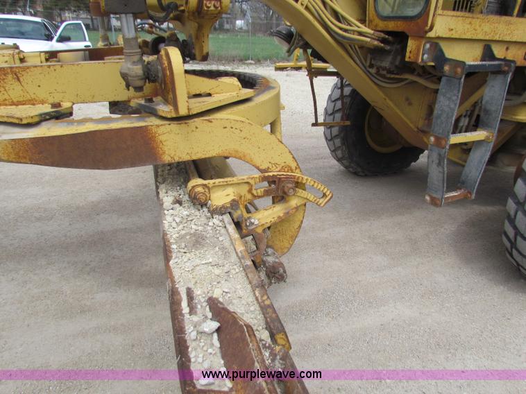 image for item F8644 1980 Caterpillar 120G articulated motor grader
