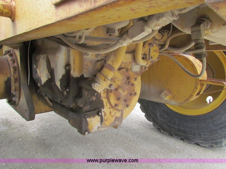 image for item F8644 1980 Caterpillar 120G articulated motor grader