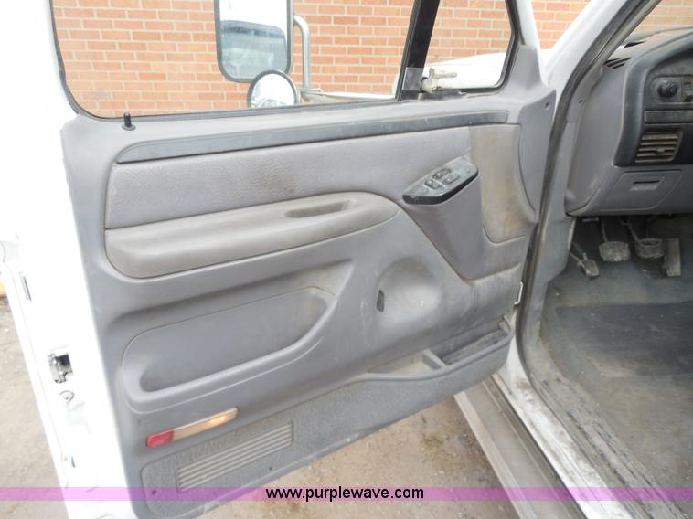 image for item F8765 1997 Ford F350 XL utility truck