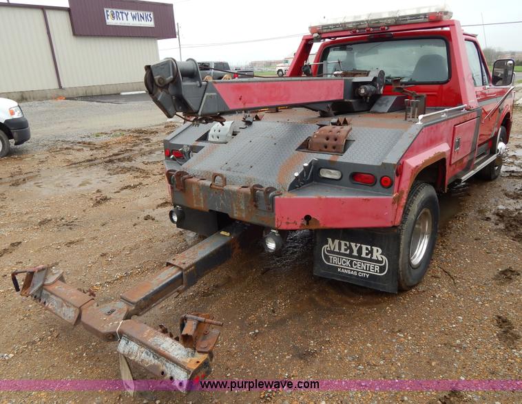 image for item G3116 1997 Ford F450 Super Duty wrecker truck
