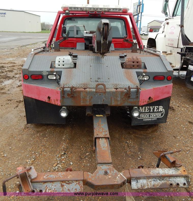 image for item G3116 1997 Ford F450 Super Duty wrecker truck
