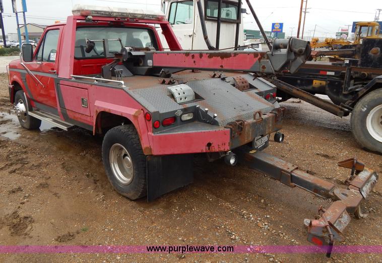 image for item G3116 1997 Ford F450 Super Duty wrecker truck