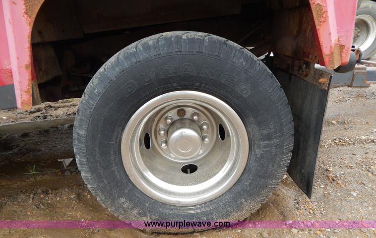 image for item G3116 1997 Ford F450 Super Duty wrecker truck