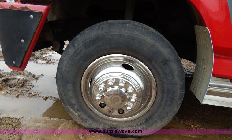 image for item G3116 1997 Ford F450 Super Duty wrecker truck