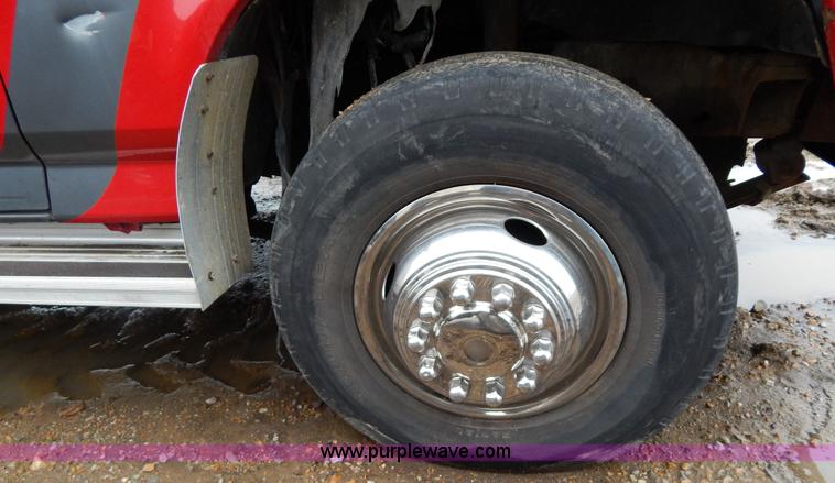 image for item G3116 1997 Ford F450 Super Duty wrecker truck