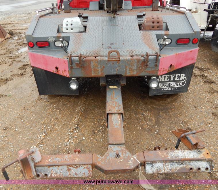 image for item G3116 1997 Ford F450 Super Duty wrecker truck