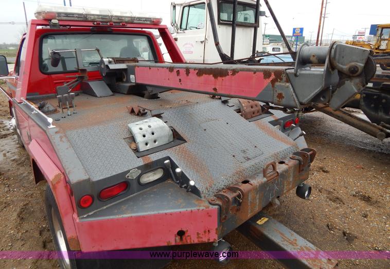 image for item G3116 1997 Ford F450 Super Duty wrecker truck