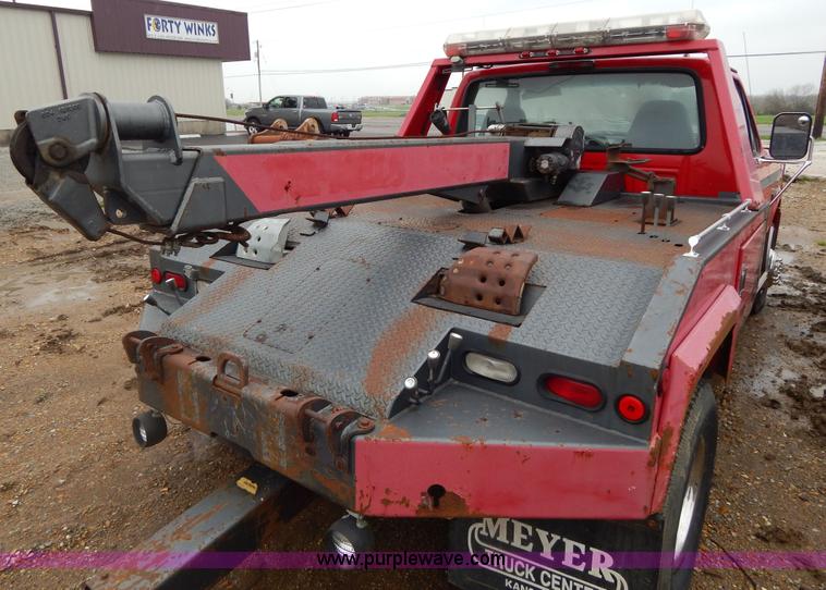 image for item G3116 1997 Ford F450 Super Duty wrecker truck