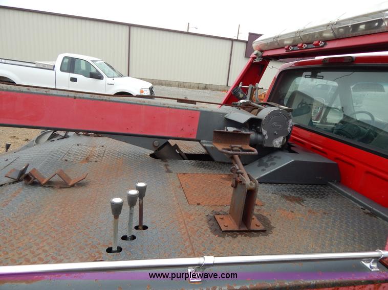 image for item G3116 1997 Ford F450 Super Duty wrecker truck