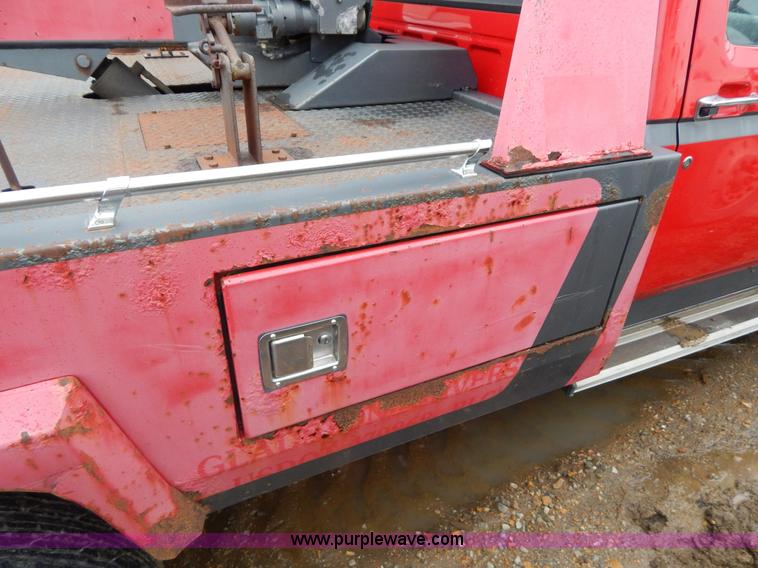 image for item G3116 1997 Ford F450 Super Duty wrecker truck