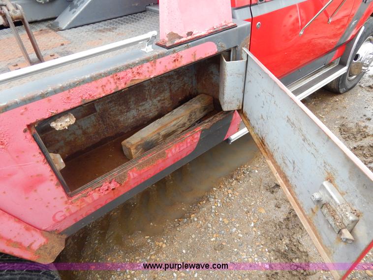 image for item G3116 1997 Ford F450 Super Duty wrecker truck