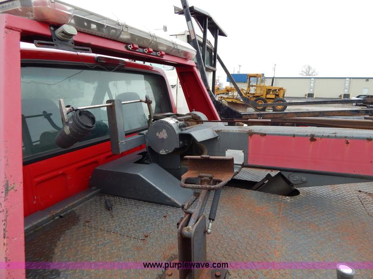image for item G3116 1997 Ford F450 Super Duty wrecker truck
