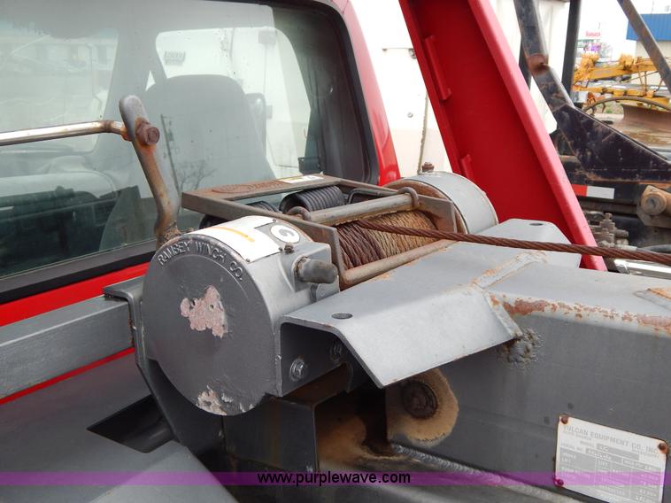 image for item G3116 1997 Ford F450 Super Duty wrecker truck