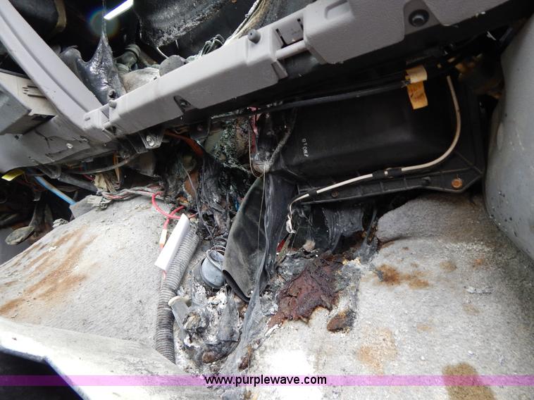 image for item G3116 1997 Ford F450 Super Duty wrecker truck